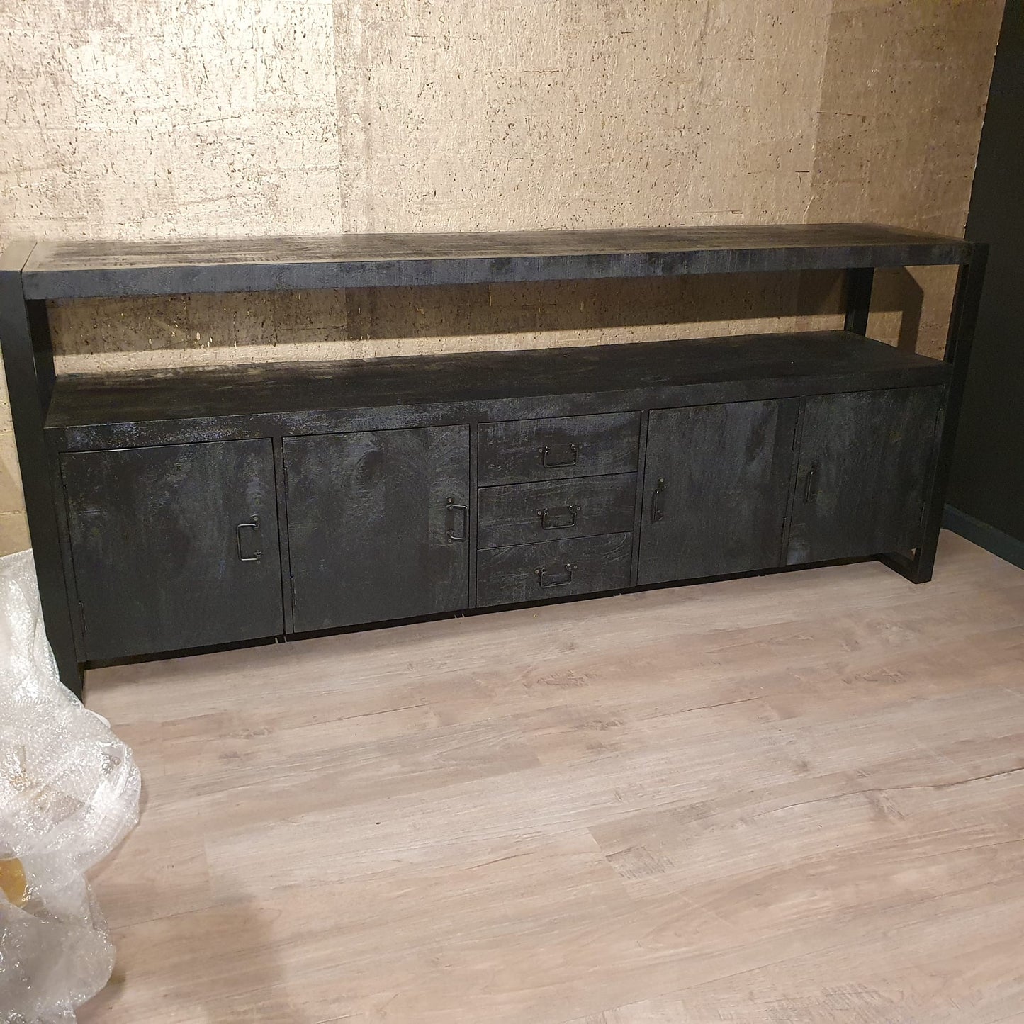 Industrieel zwart mangohouten dressoir Nikki 220x45x90cm