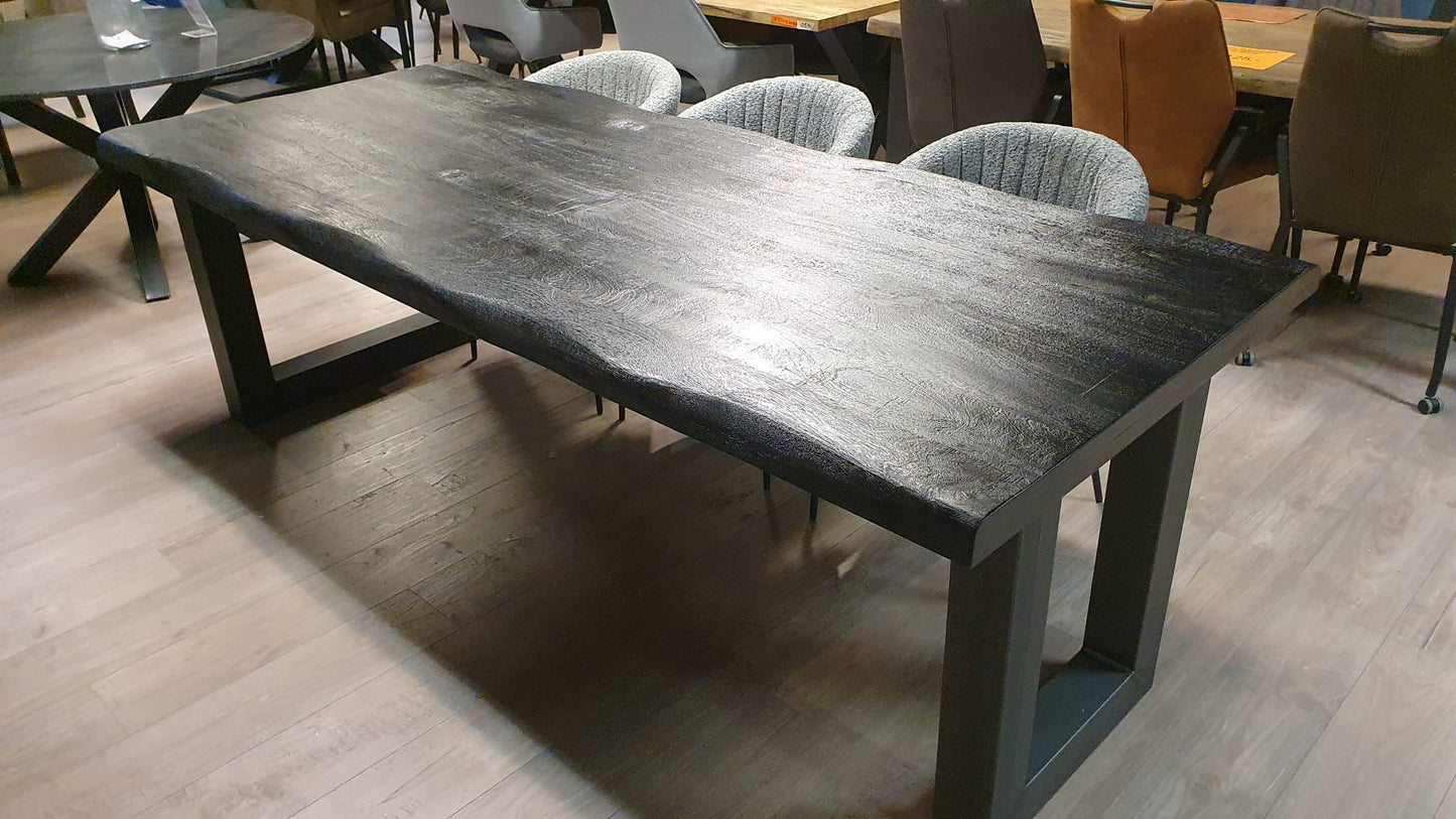 Zwarte mangohouten boomstamtafels van 240 t/m 300cm!