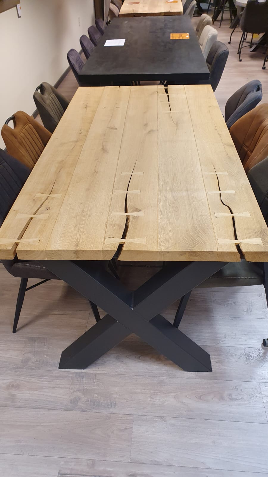 Rustiek eiken eettafel met zwaluwstaartverbinding, 200x100cm
