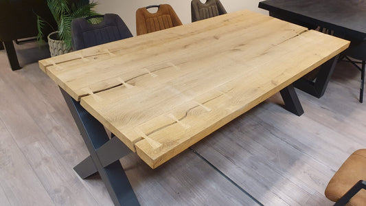 Rustiek eiken eettafel met zwaluwstaartverbinding, 200x100cm