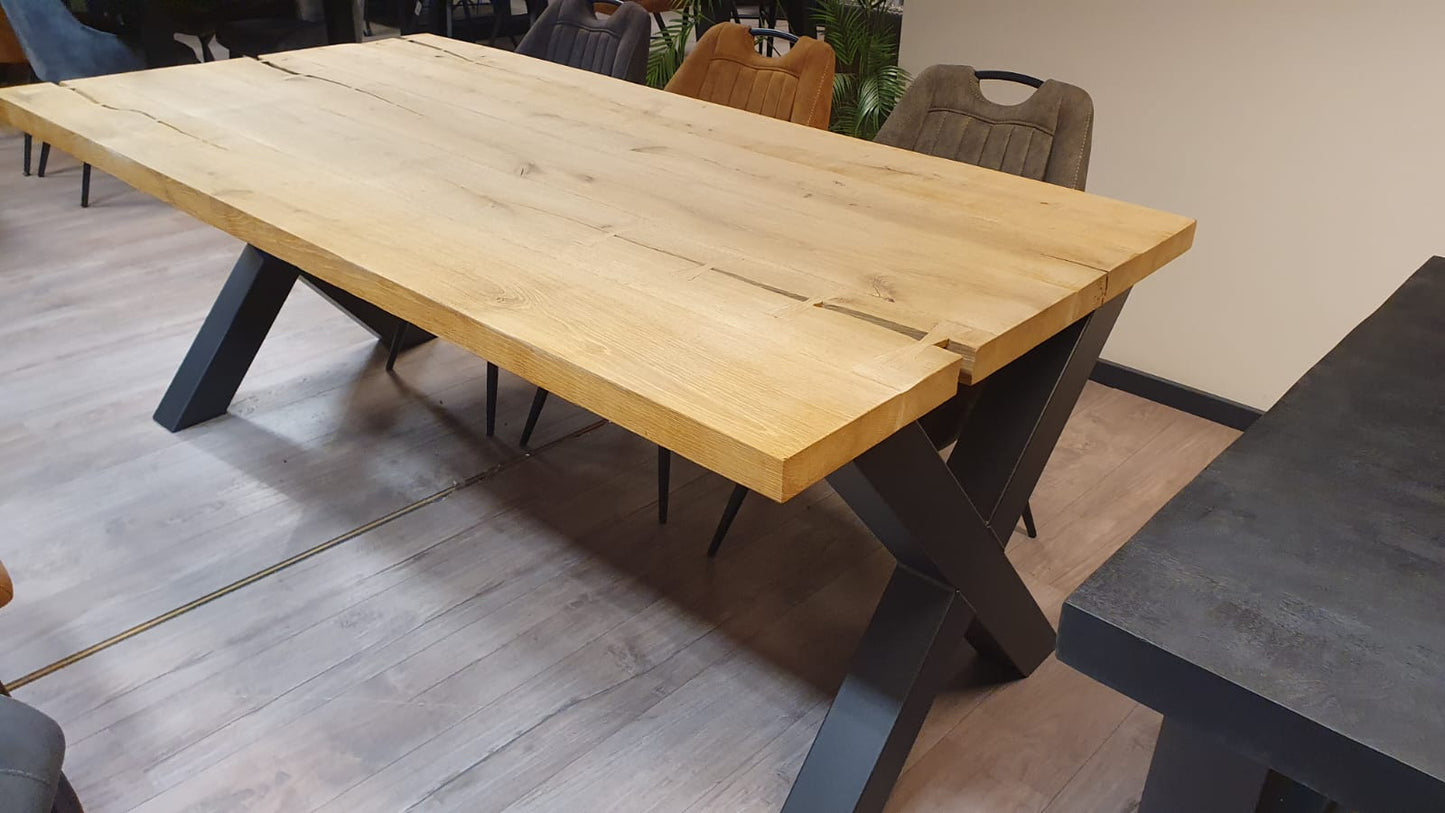 Rustiek eiken eettafel met zwaluwstaartverbinding, 200x100cm