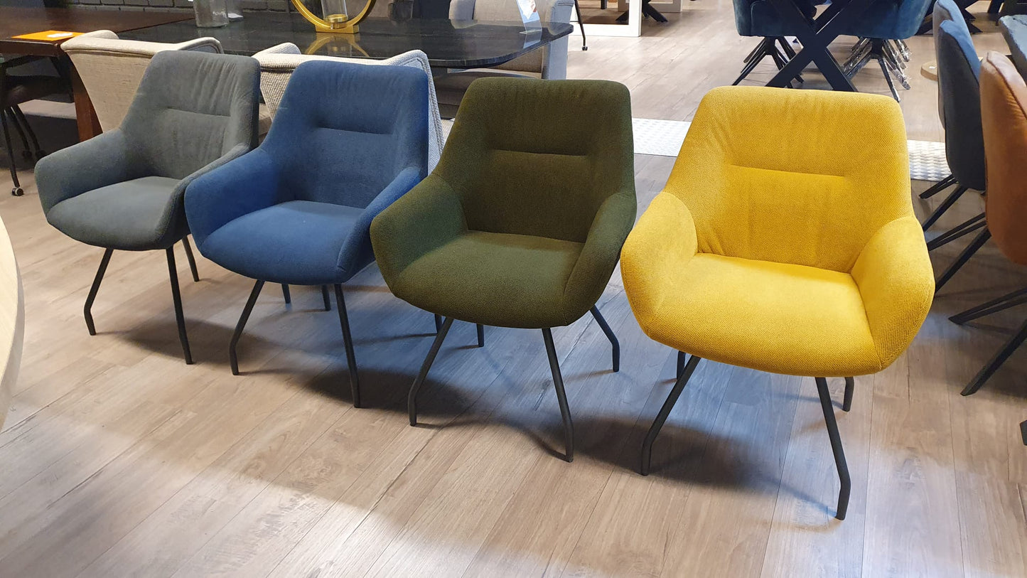 Draaibare eetkamerstoel Daan in vier warme kleuren stof