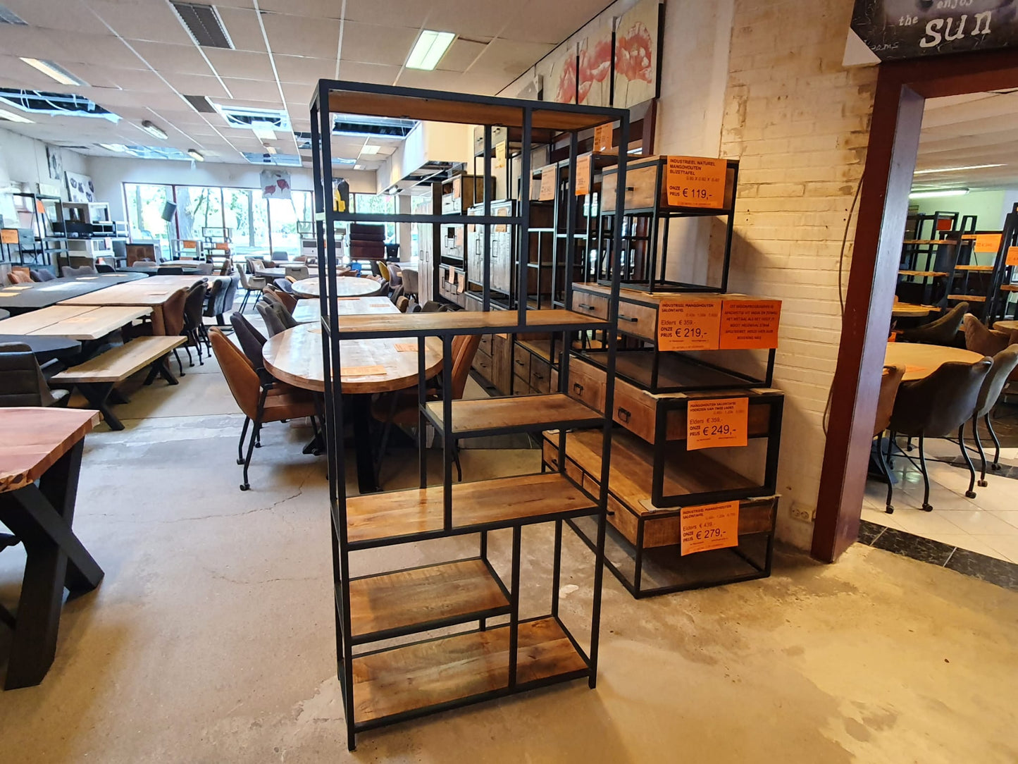 Industriële mangohouten boekenkast Nikki naturel met vakverdeling 84x35x188cm
