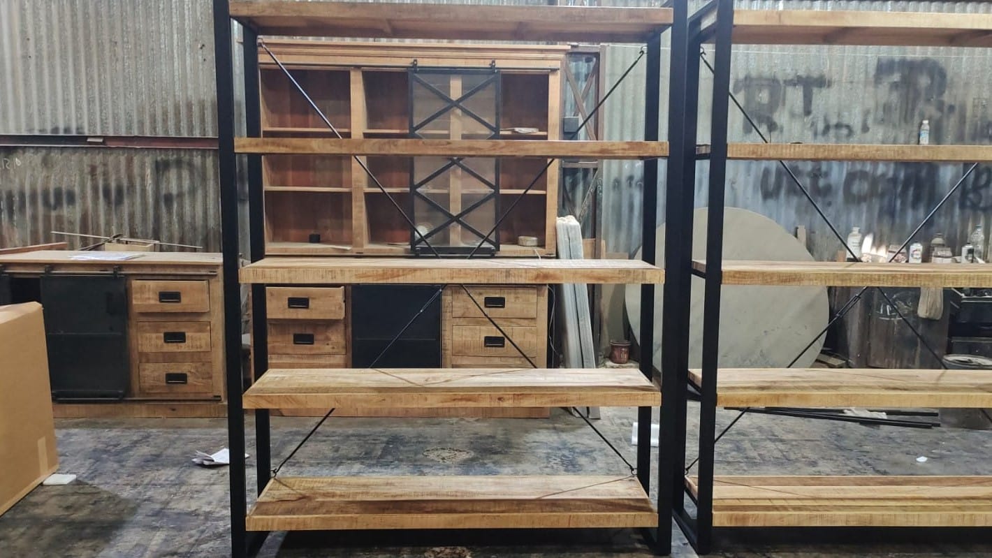 Industriële mangohouten boekenkast Nikki naturel van 160x40x200cm