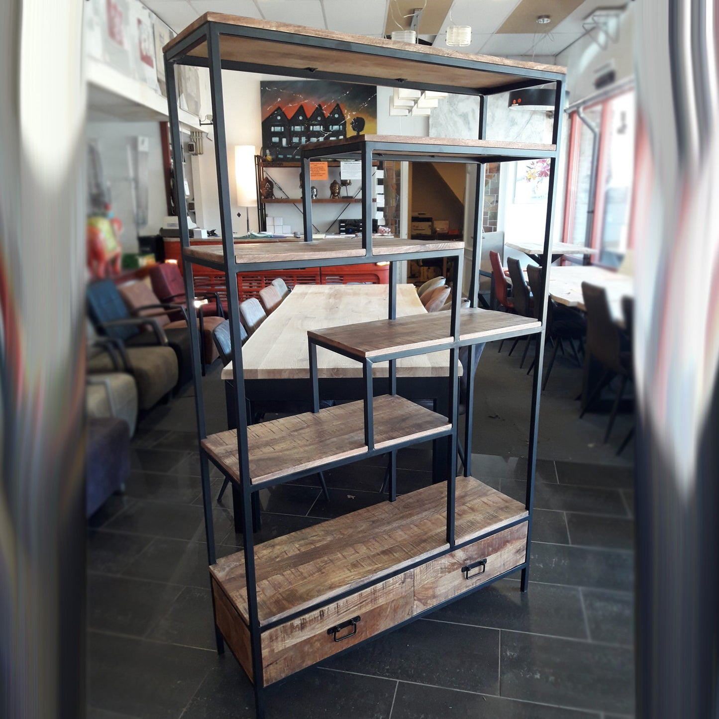 Industriële mangohouten boekenkast Nikki naturel met vakverdeling en lades