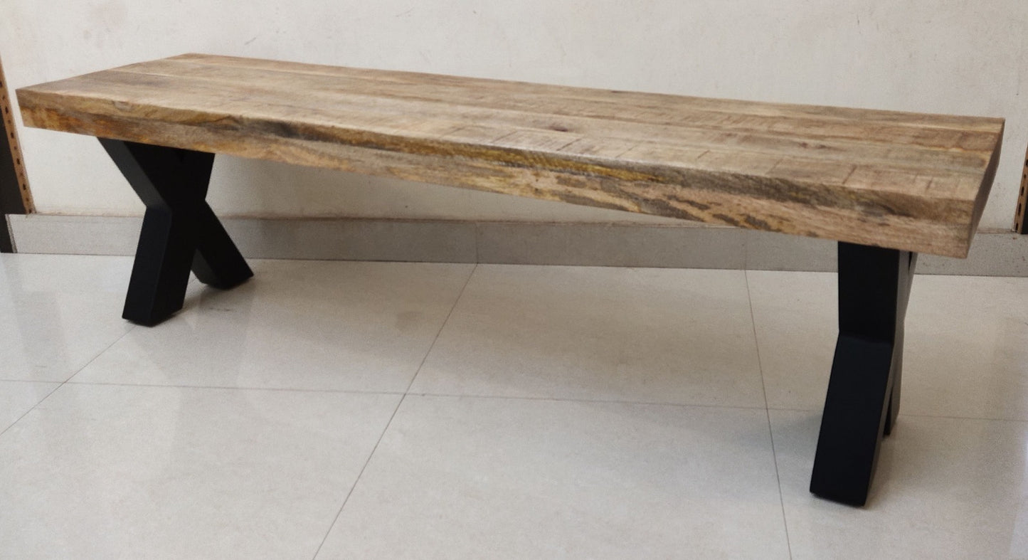 Mangohouten eettafelbank voorzien van zwarte u of x-poten