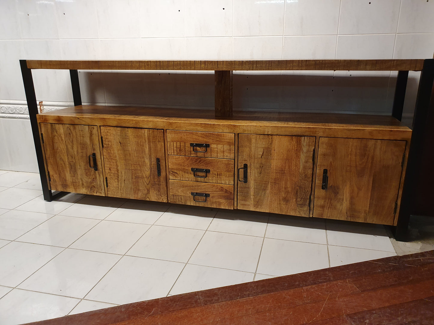 Industrieel mangohouten dressoir Nikki 220x45x90cm