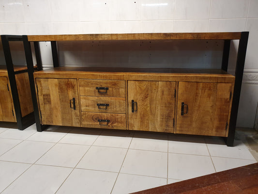 Industrieel mangohouten dressoir Nikki 180x45x90cm