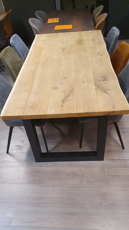 Geborsteld eiken boomstamtafel van 200x100x4,5cm