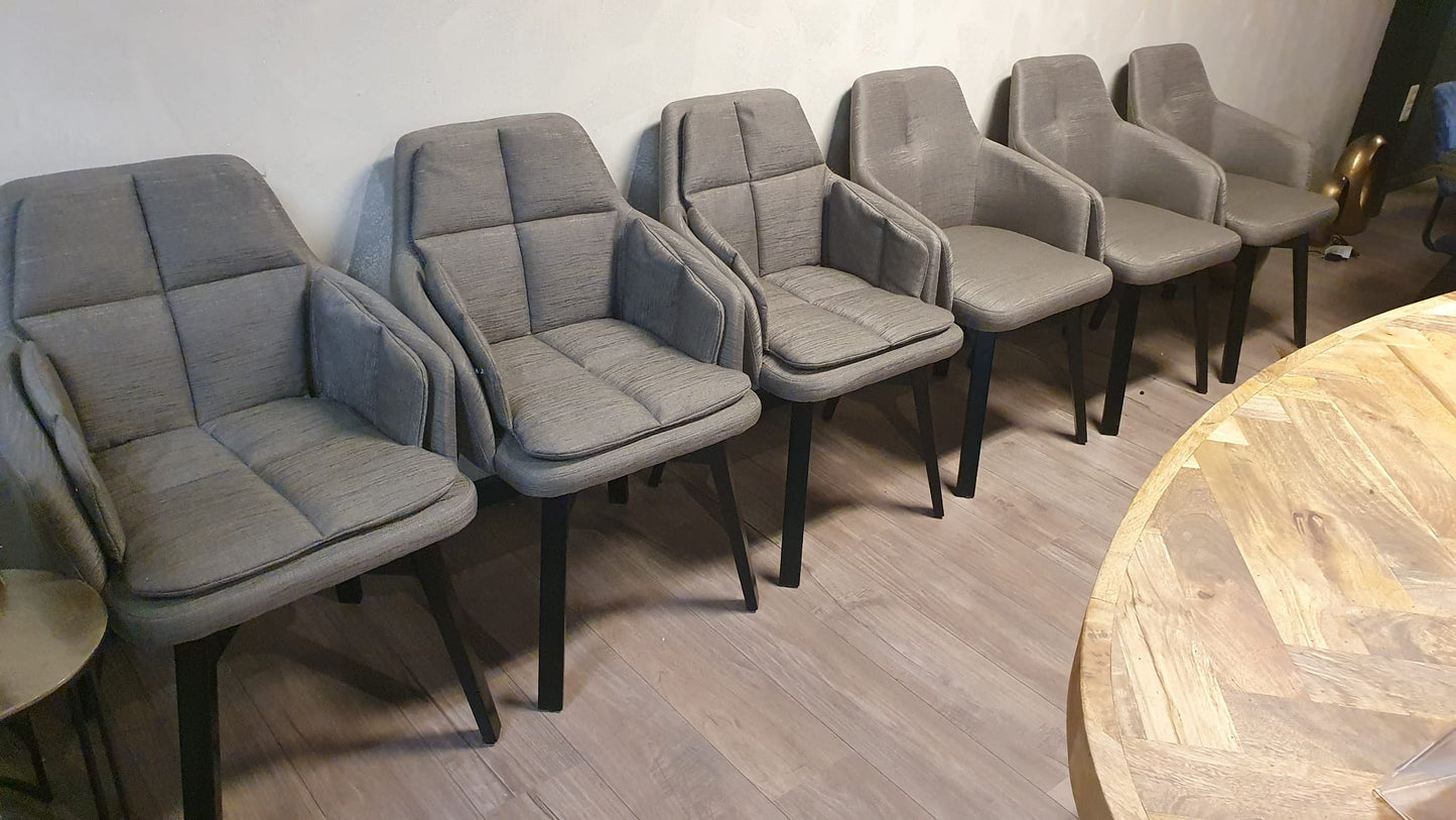 VERKOCHT Set van 6 eetkamerstoelen: 3x model Hanna en 3x model Helen