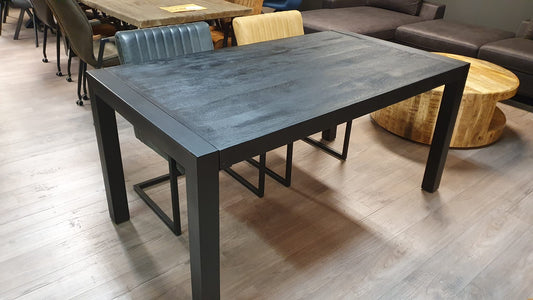 Zwarte mangohouten eettafel van 180x90cm