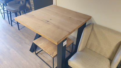 Massief eiken bartafel van 100x100cm en 92 of 107cm hoog