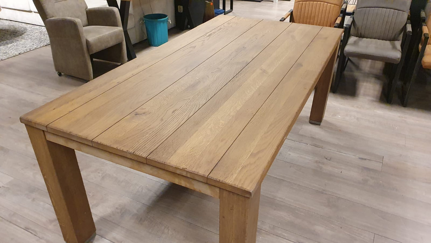 Rustiek eiken eettafel van 190x100cm