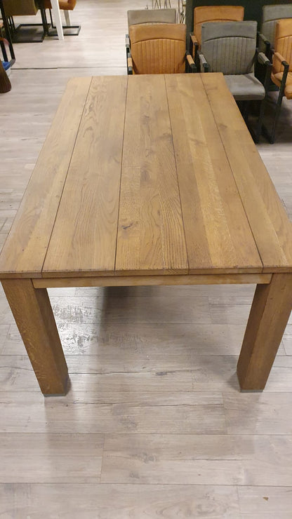 Rustiek eiken eettafel van 190x100cm