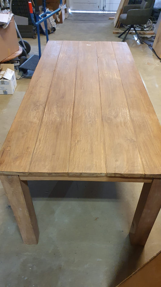 SUPERPRIJS! Gerecycled teakhouten eettafel van 200x95cm met v-groef