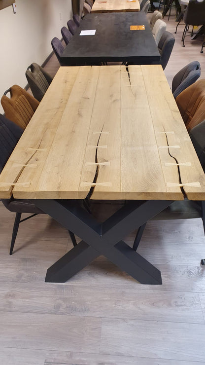 Rustiek eiken eettafel met zwaluwstaartverbinding, 200x100cm