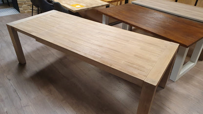 Elmhouten tafel van 190X100cm, uitschuifbaar tot 250cm