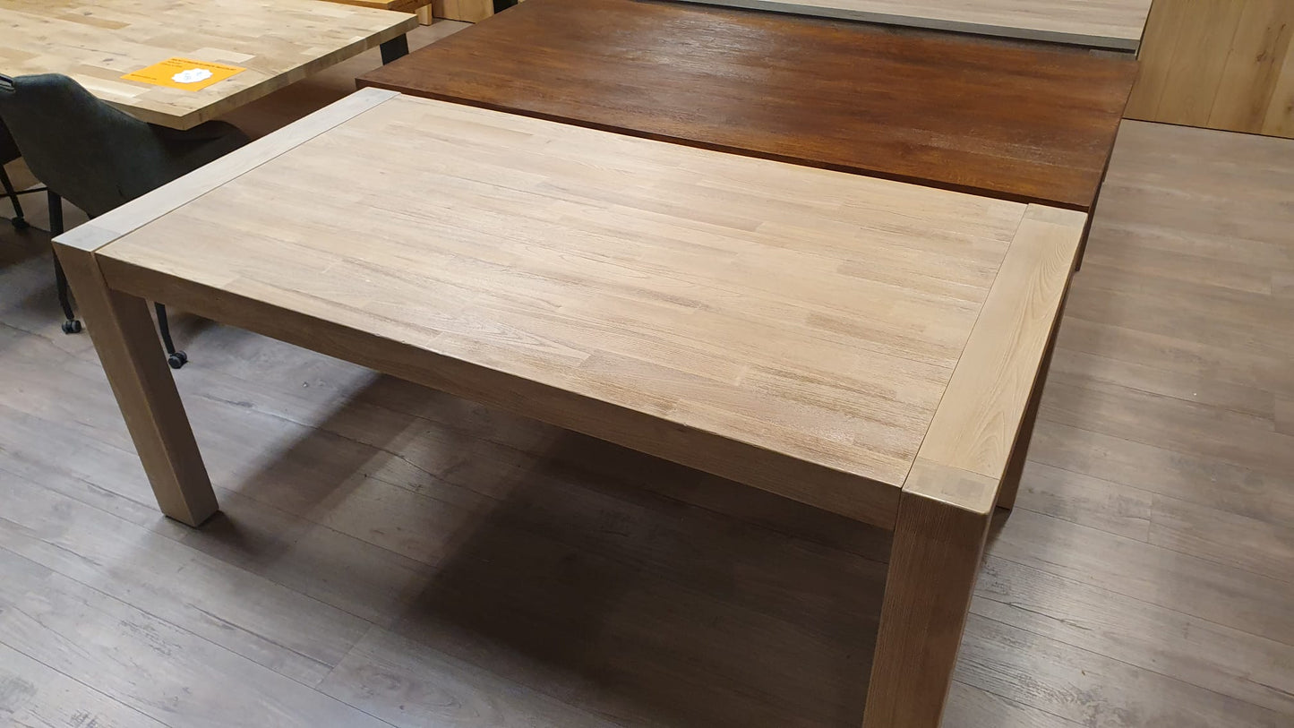 Elmhouten tafel van 190X100cm, uitschuifbaar tot 250cm