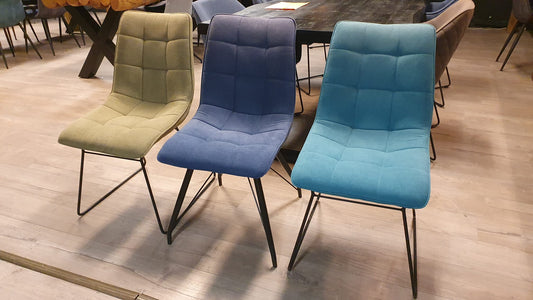 Set van 3 eetkamerstoelen in verschillende kleuren: 2x Paul, 1x Monique)