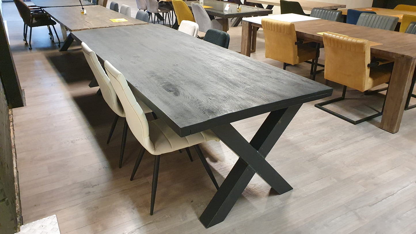 Zwarte mangohouten eettafel van 280x110cm