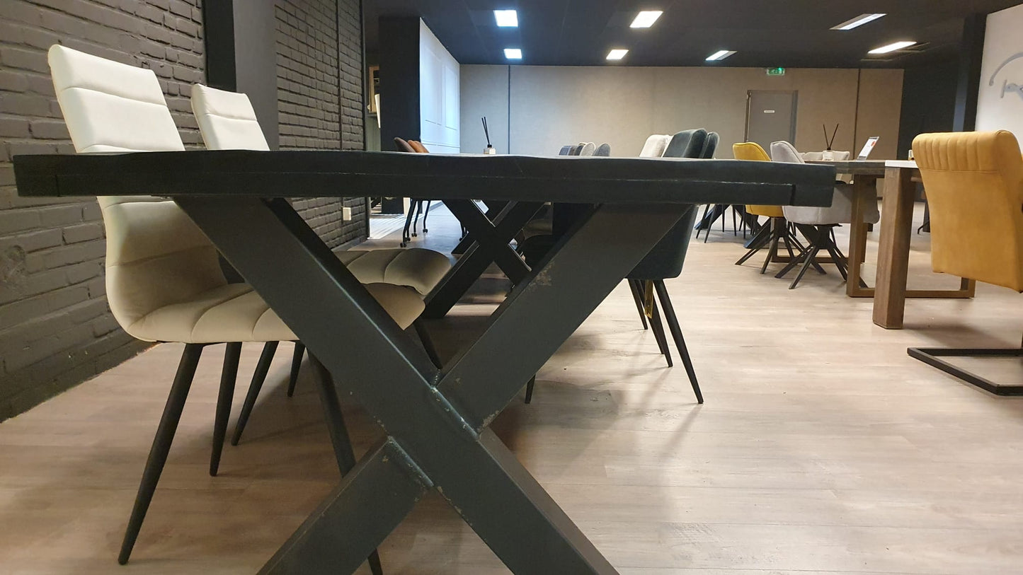 Zwarte mangohouten eettafel van 280x110cm