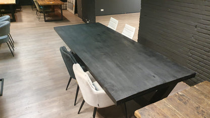 Zwarte mangohouten eettafel van 280x110cm
