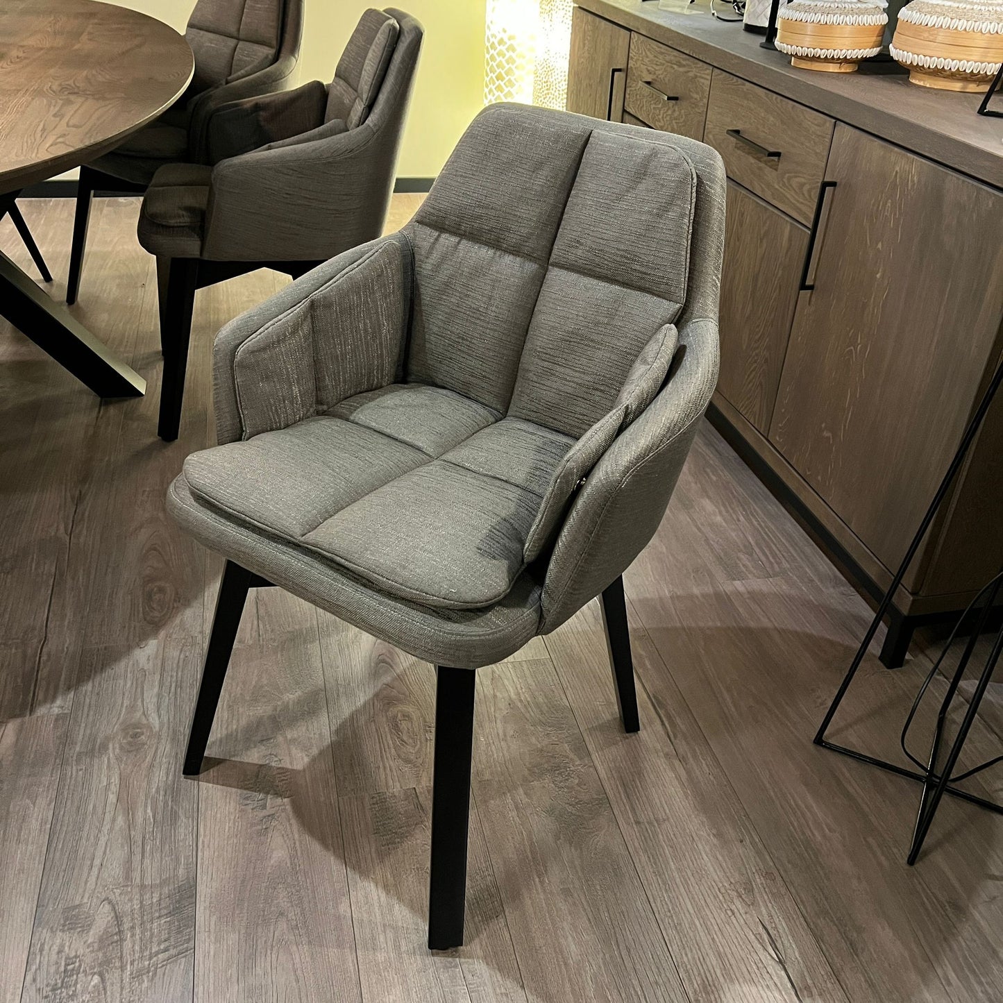 VERKOCHT Set van 6 eetkamerstoelen: 3x model Hanna en 3x model Helen
