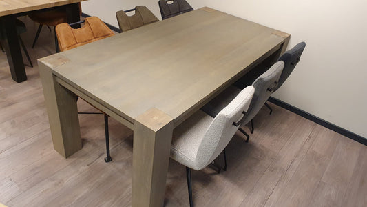 Olijfkleur eiken eettafel van 200x100cm