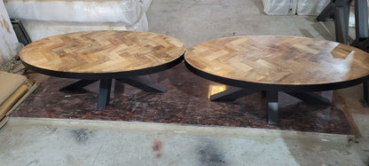Ovale mangohouten salontafels met visgraat motief in naturel kleur met zwarte rand van 120 t/m 140cm incl. matrix poot