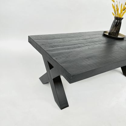 Zwarte mangohouten salontafel van 130cm met zwarte metalen x-poten
