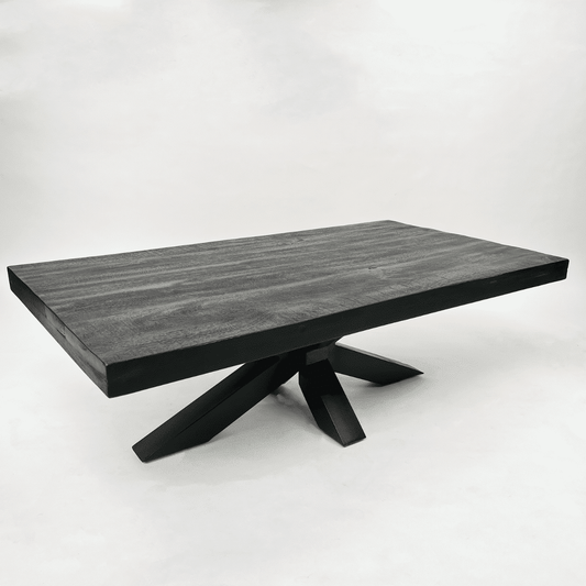 Zwarte mangohouten salontafel van 115cm met zwarte metalen spinpoot