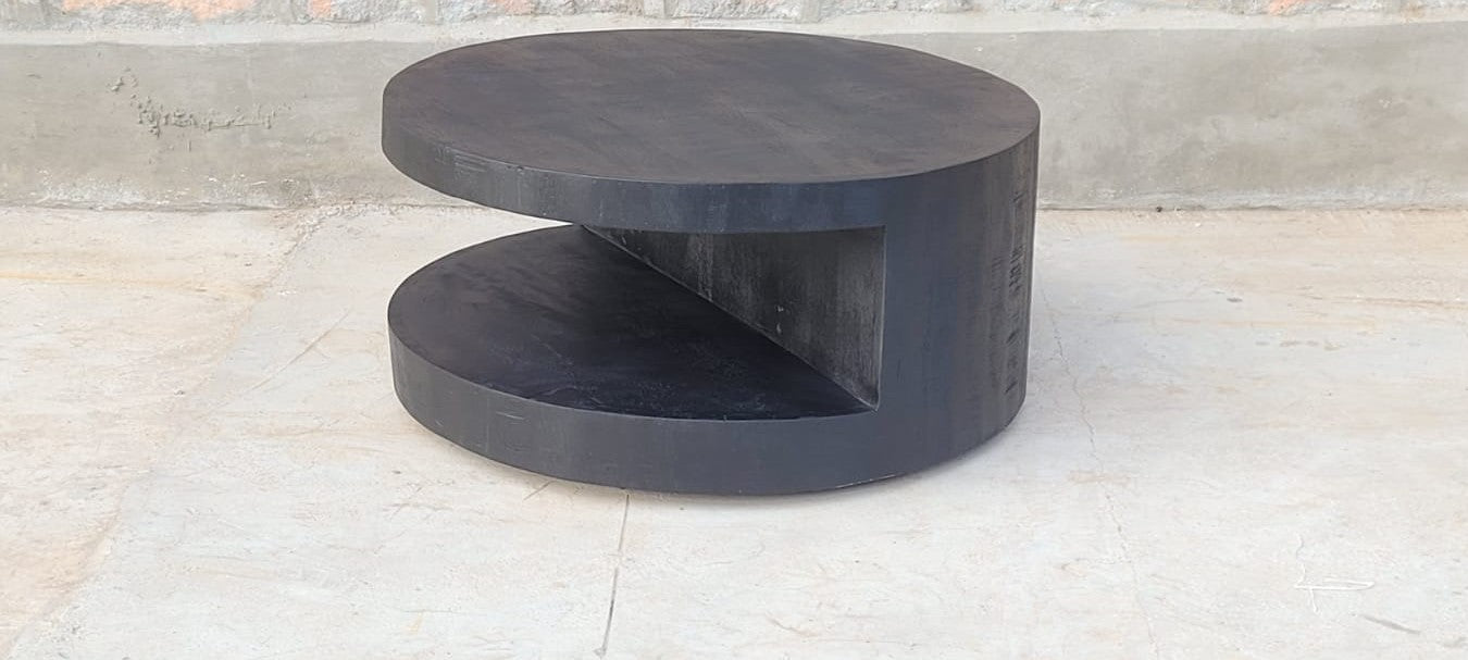 Ronde zwarte mangohouten salontafel van 90cm doorsnee met inkeping