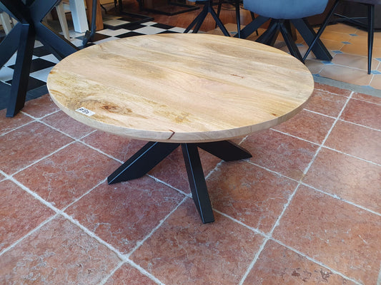 Gladde ronde mangohouten salontafel van 90cm doorsnee met zwart metalen matrix/spinpoot