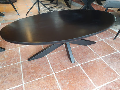 Gladde mangohouten zwarte ovale salontafel met swiss edge 130x70cm incl. zwart metalen matrix/spinpoot