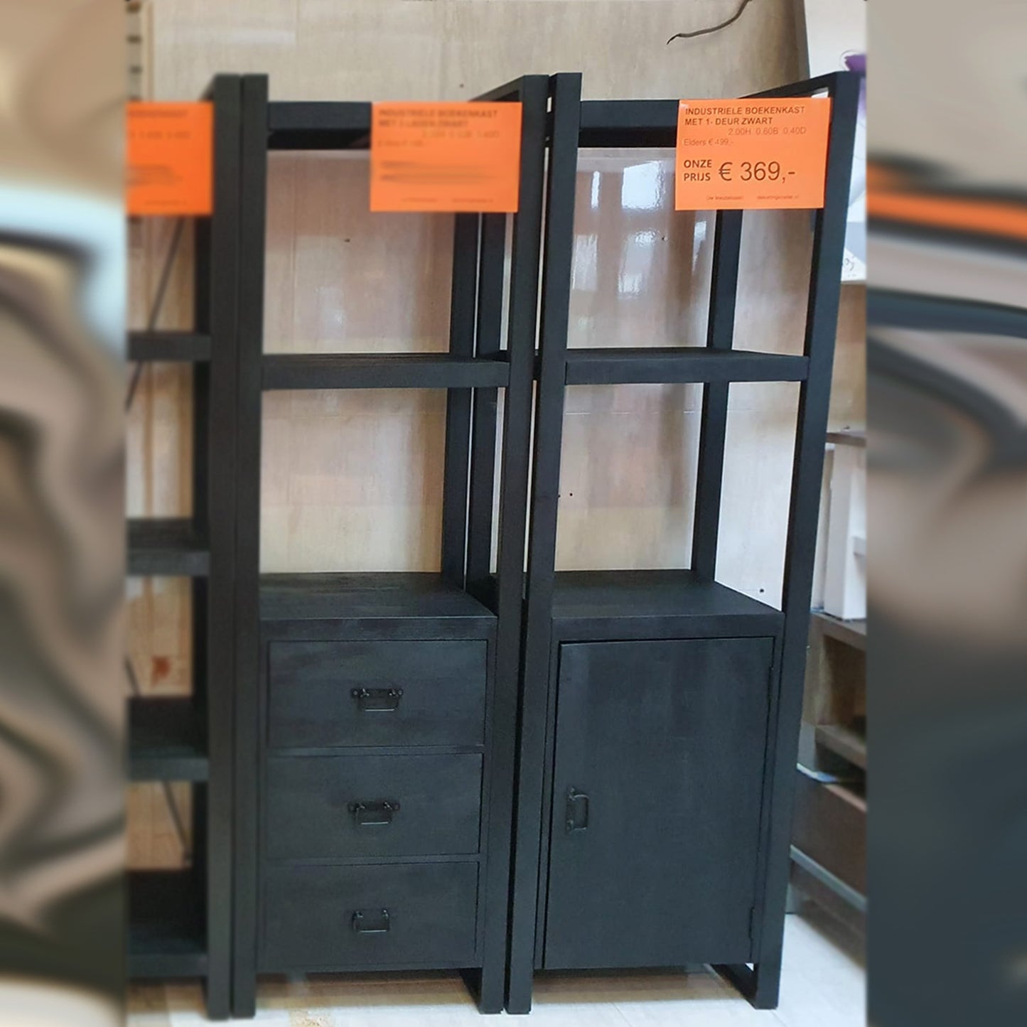 Industriële zwarte mangohouten boekenkast Nikki met deur 60x40x200cm